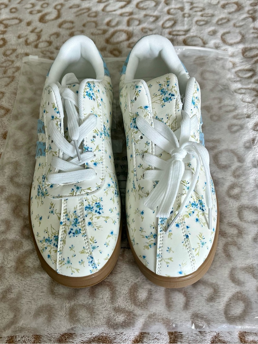 Floral White & Blue Lace-Up Sneakers